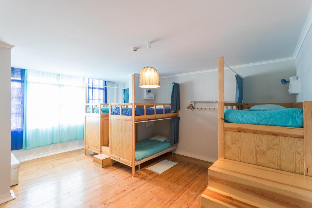 Cama ou camas em um quarto em Lisboa Central Hostel