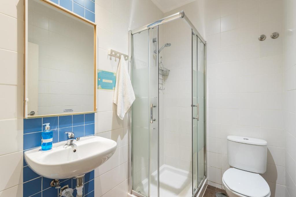 Um banheiro em Lisboa Central Hostel