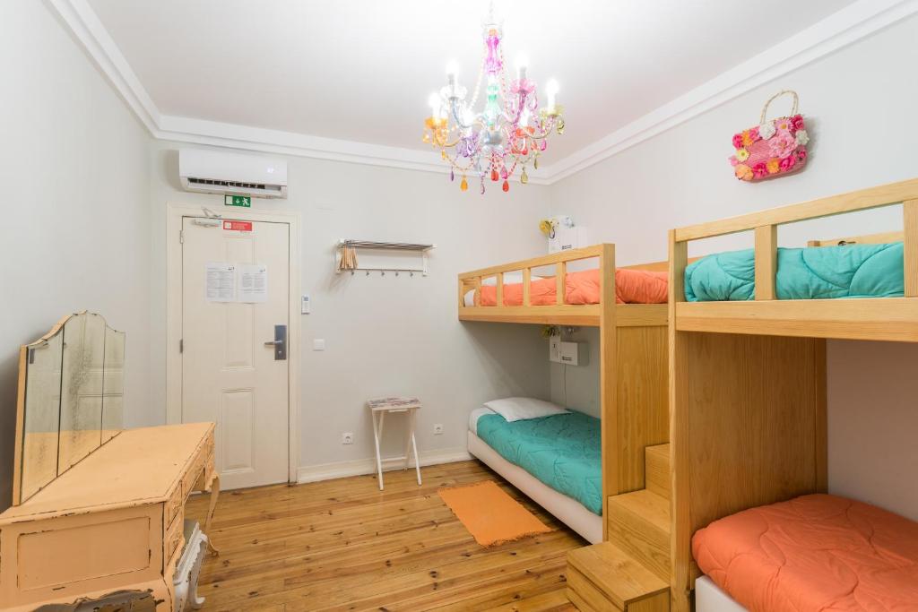 Cama ou camas em um quarto em Lisboa Central Hostel