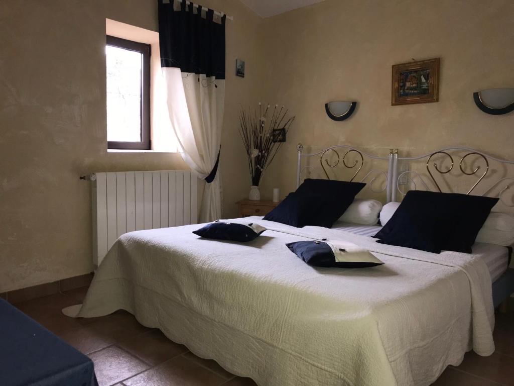 a bedroom with a large white bed with towels on it at Chambres d&#39;hôtes les Etoiles in Mareugheol