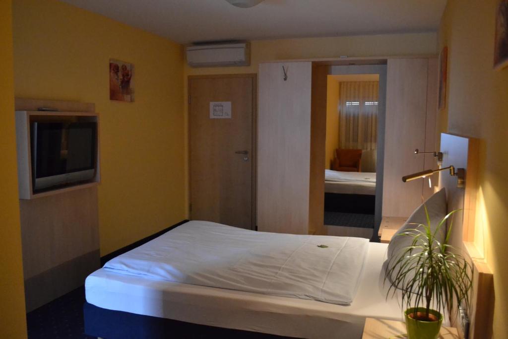 Postel nebo postele na pokoji v ubytování Landgasthof Hock