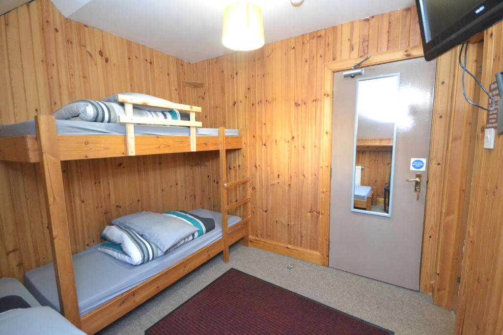 Postel nebo postele na pokoji v ubytování Blackwater Hostel