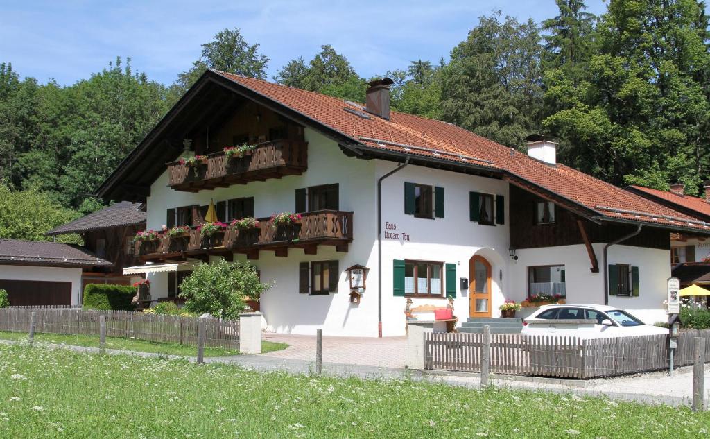 a house with a car parked in front of it at Ferienwohnungen Wurzer Toni in Grainau