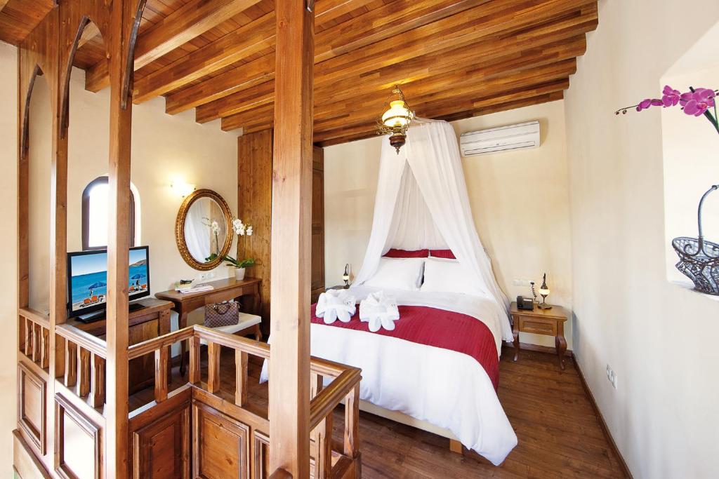 Postel nebo postele na pokoji v ubytování In Camera Art Boutique Hotel