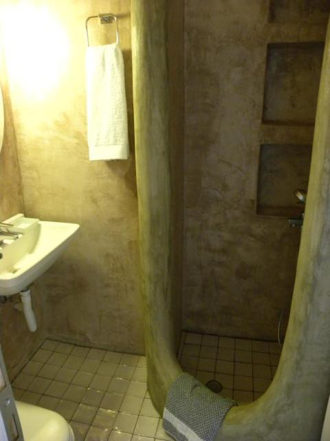 A bathroom at Thera Incognita Studios