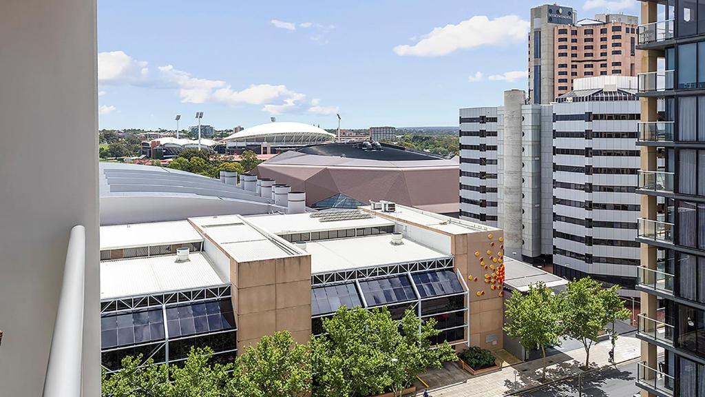 Oaks Adelaide Embassy Suites