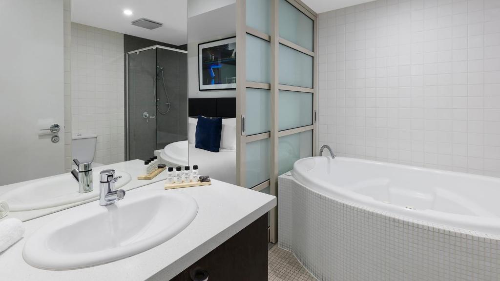 Oaks Adelaide Embassy Suites - Resim 33