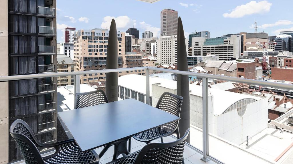 Oaks Adelaide Embassy Suites - Resim 4