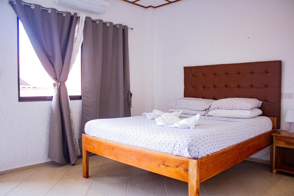 Postel nebo postele na pokoji v ubytování Sunville Hotel and Restaurant