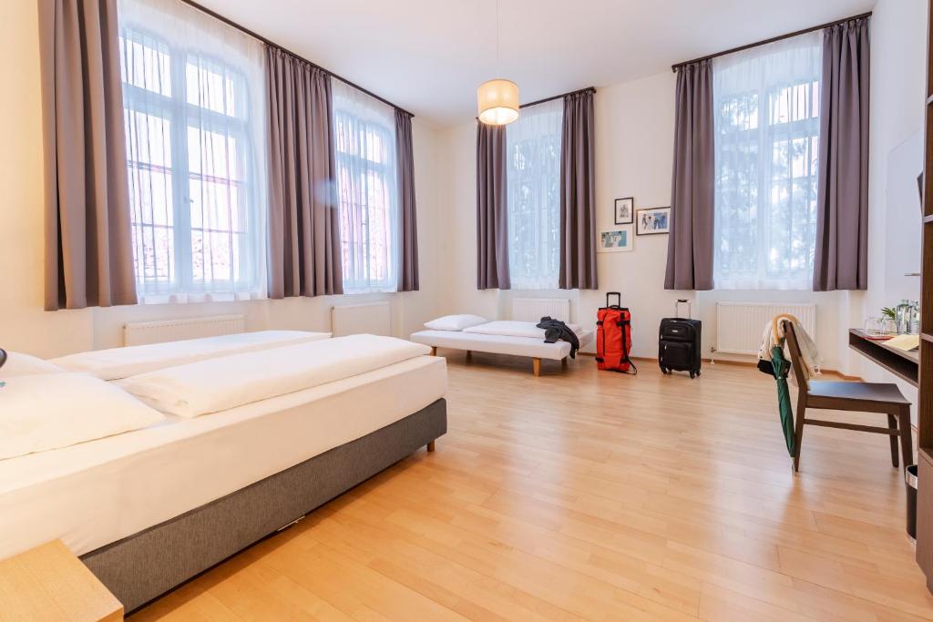 Postel nebo postele na pokoji v ubytování JUFA Hotel Bregenz