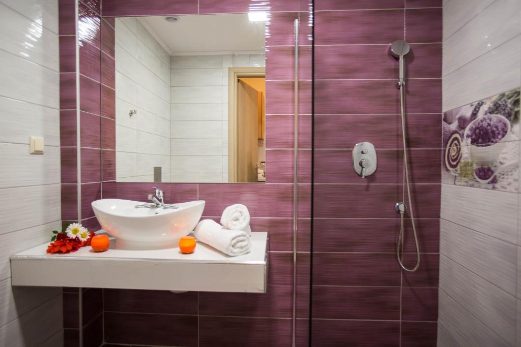 Koupelna v ubytování Kozanos Hotel & Suites