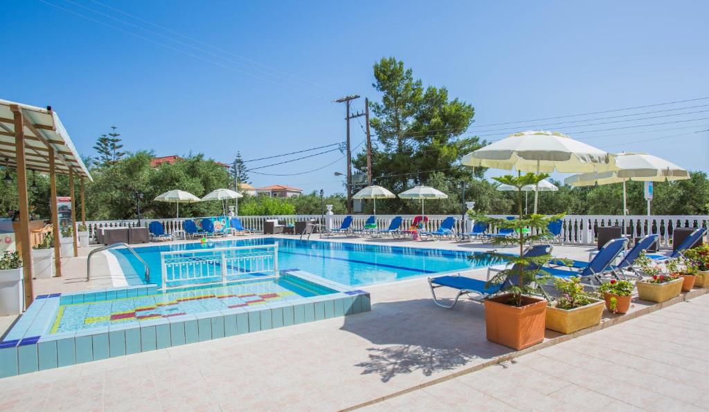 Bazén v ubytování Kozanos Hotel & Suites nebo v jeho okolí