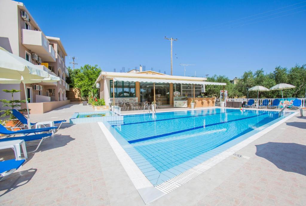 Bazén v ubytování Kozanos Hotel & Suites nebo v jeho okolí