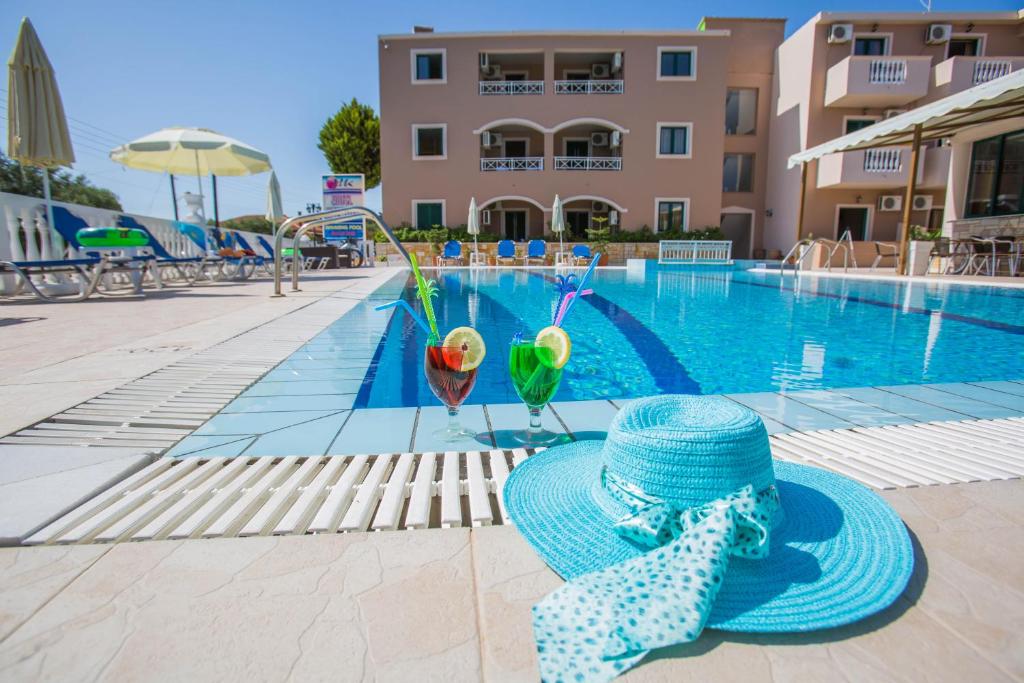 Bazén v ubytování Kozanos Hotel & Suites nebo v jeho okolí