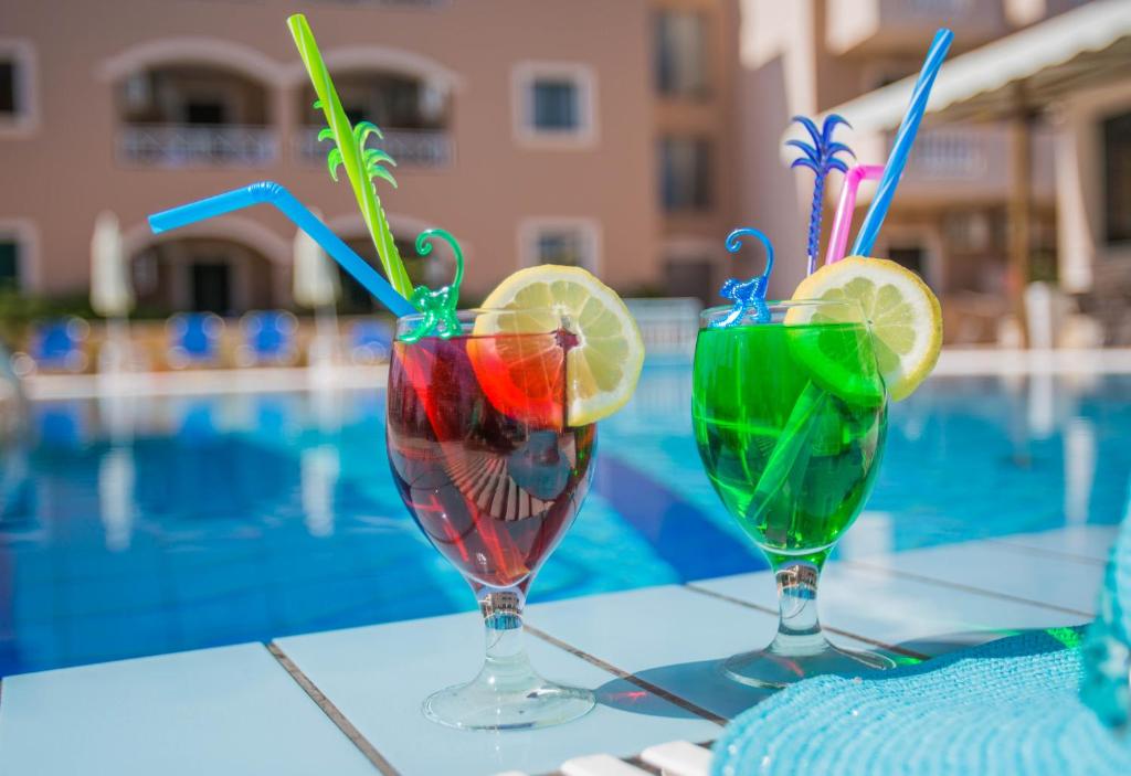 Bazén v ubytování Kozanos Hotel & Suites nebo v jeho okolí