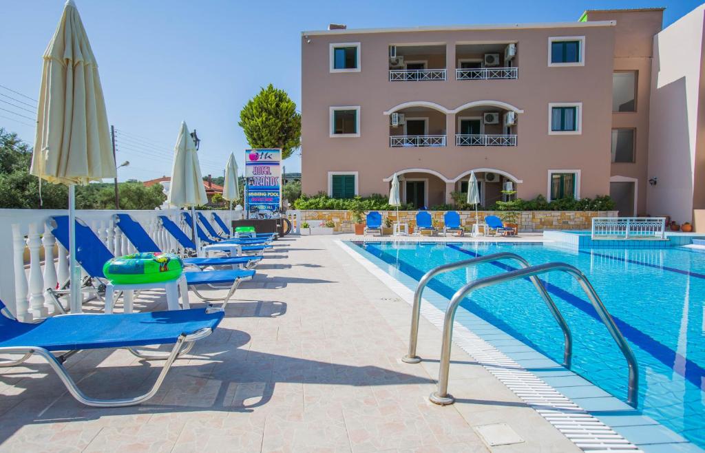 Bazén v ubytování Kozanos Hotel & Suites nebo v jeho okolí