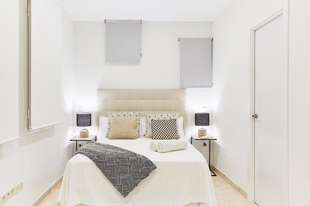 Postel nebo postele na pokoji v ubytování LEEWAYS LOFT IV in GRAN VÍA