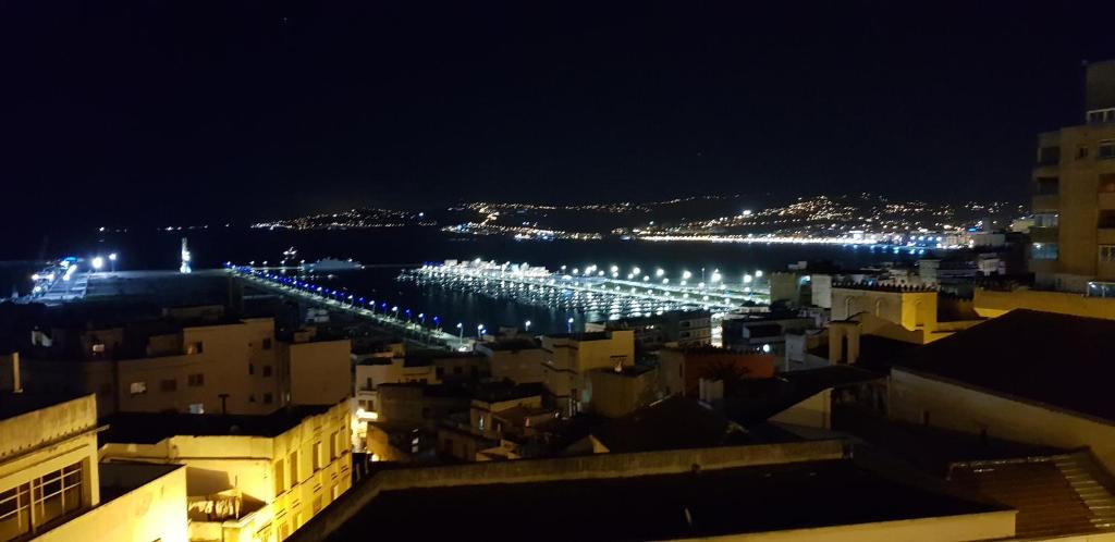Vista generica su Tangeri o vista sulla città dall'interno dell'hotel
