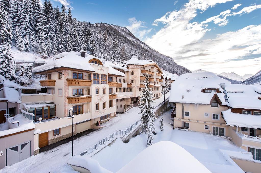 Nespecifikovaný výhled na hory nebo výhled na hory při pohledu z hotelu
