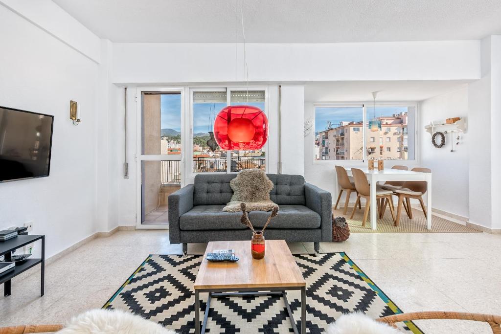 TV a/nebo společenská místnost v ubytování San Juan Penthouse in Malaga by Solaga Holiday Homes
