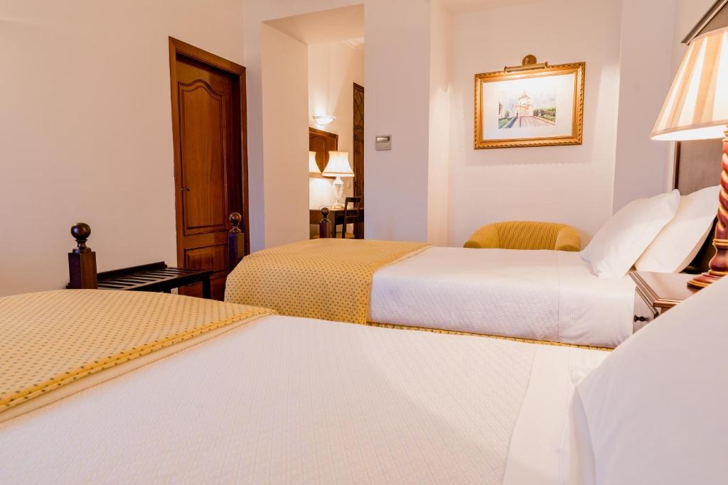 Casa Amarela TH & National Monument - 1