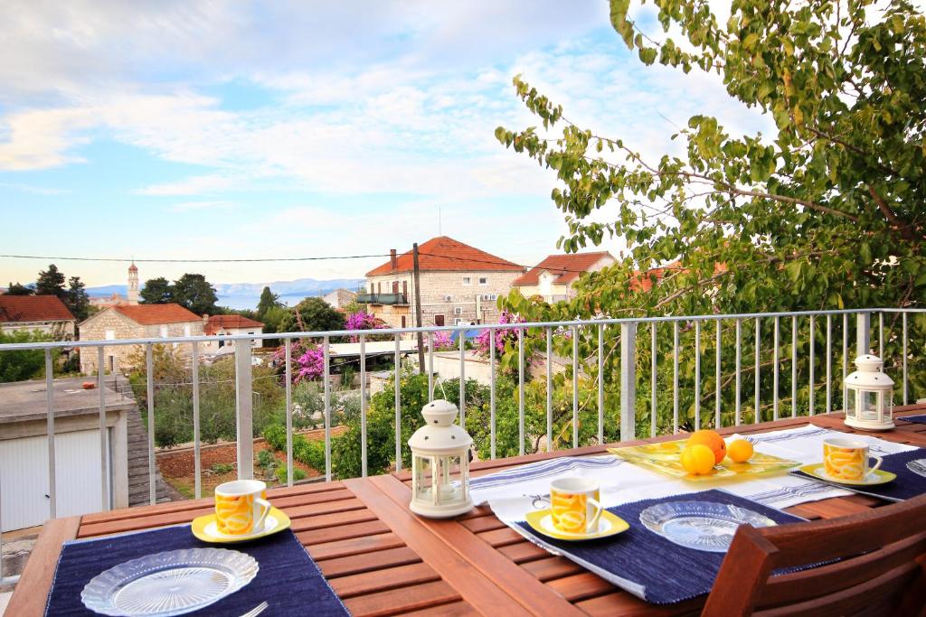 Balkón nebo terasa v ubytování Island stonehouse villa Kala mendula