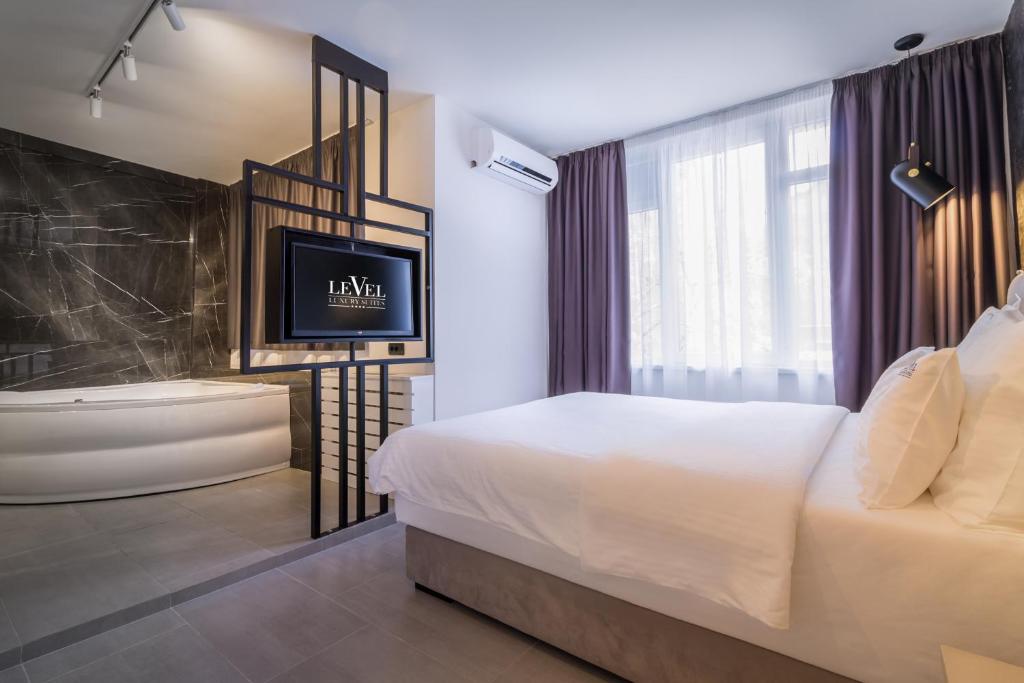 Postel nebo postele na pokoji v ubytování Level Luxury Suites