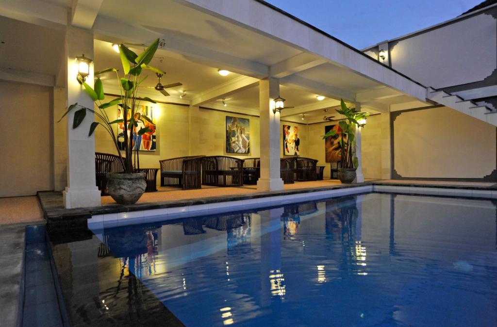 The swimming pool at or close to Aquarius Beach Hotel