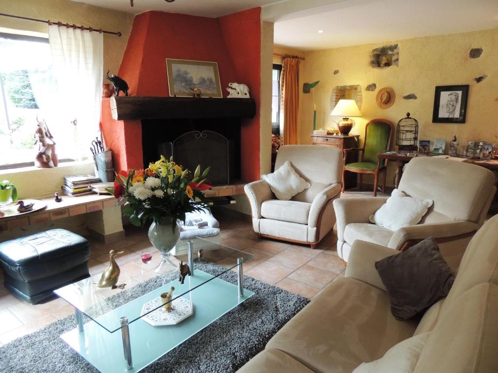 a living room with a couch and chairs and a fireplace at Chambres d&#39;hôtes les Etoiles in Mareugheol