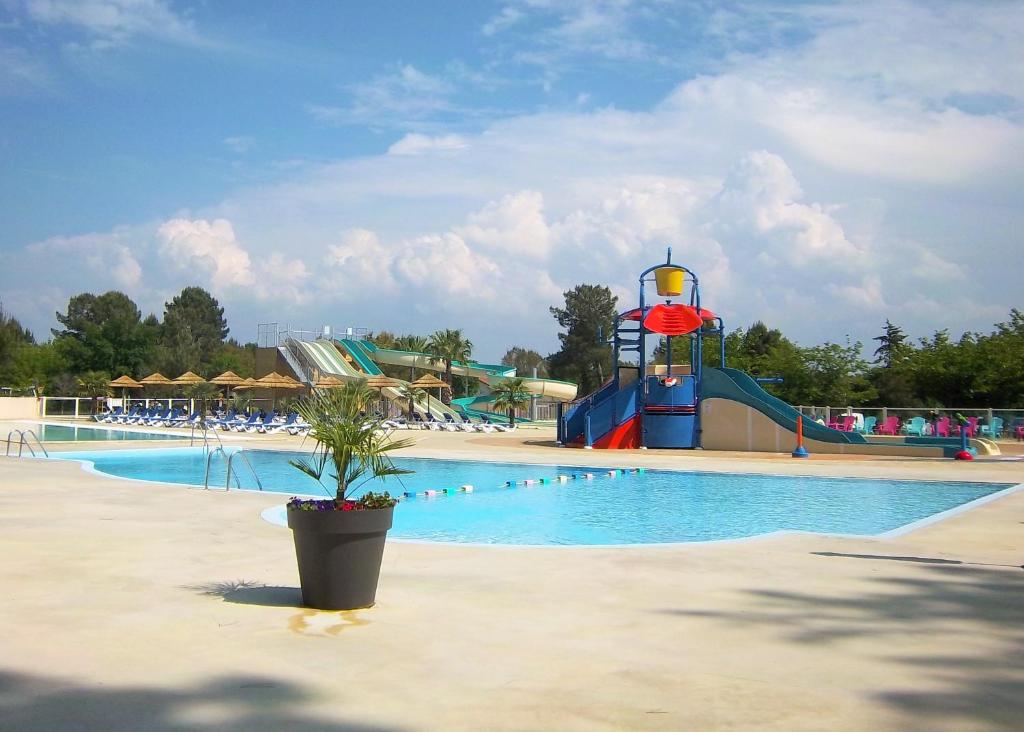 Bazén v ubytování SevServices aux Dunes de Contis nebo v jeho okolí