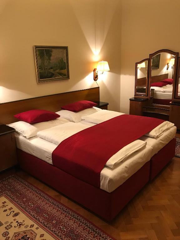 Postel nebo postele na pokoji v ubytování Hotel Continental