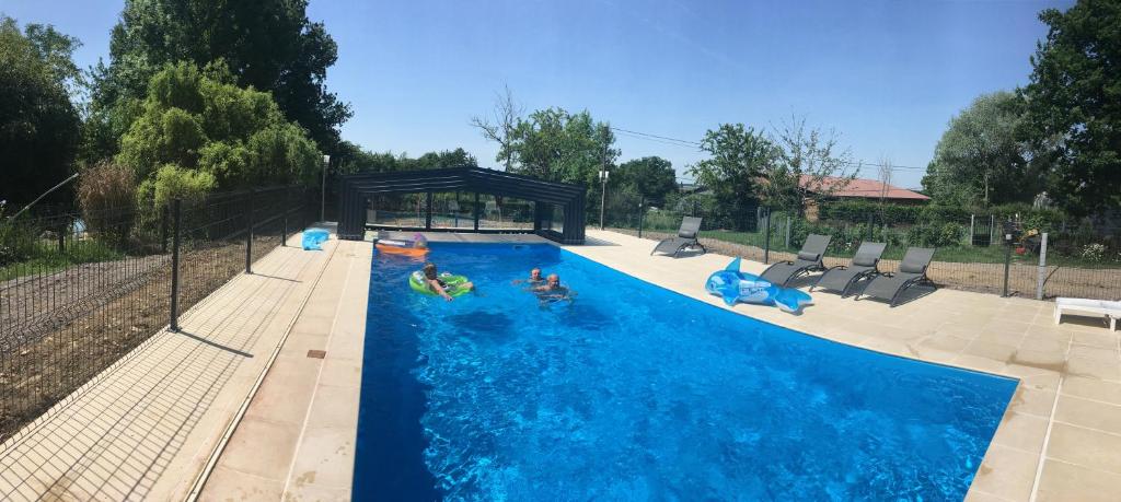 Πισίνα στο ή κοντά στο Alaguyauder le KOTA