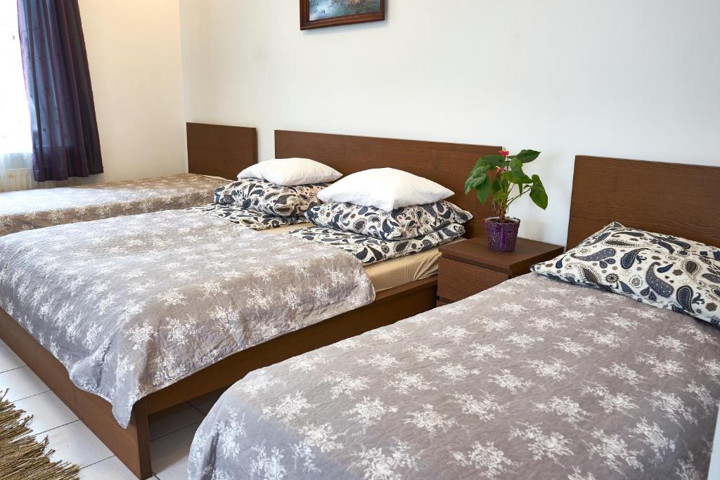 Een bed of bedden in een kamer bij Apartamenty Lord