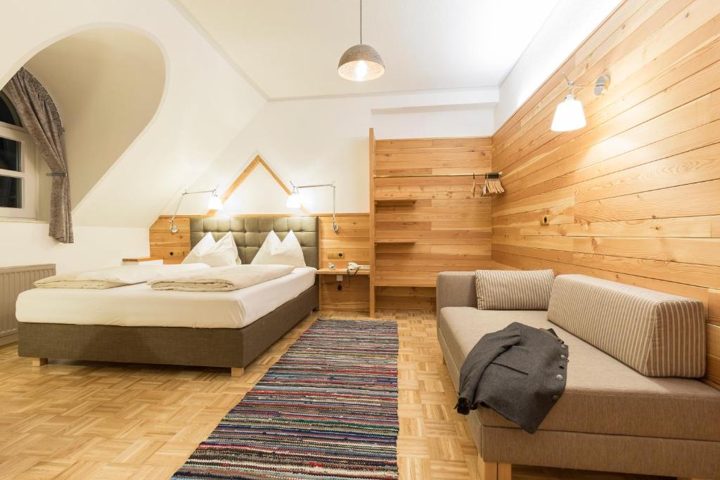Posteľ alebo postele v izbe v ubytovaní Hotel-Restaurant-Café Krainer