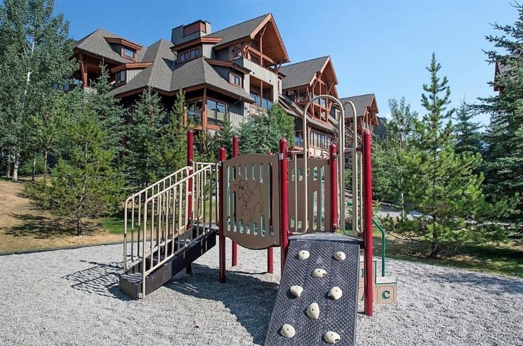 Laste mänguala majutusasutuses Renovated Condo, 2BR, 2BA, Heated Pool, 3 Hot Tubs, Pets Welcome!