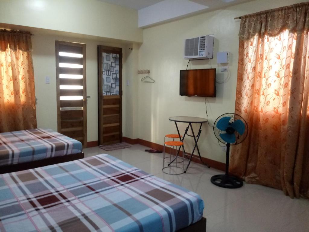 Кровать или кровати в номере Mayon Lodging House
