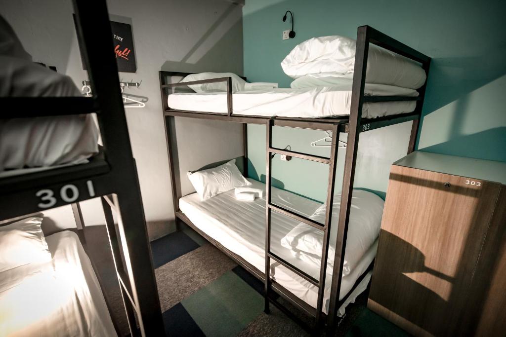 Postel nebo postele na pokoji v ubytování Vibrant Hostel