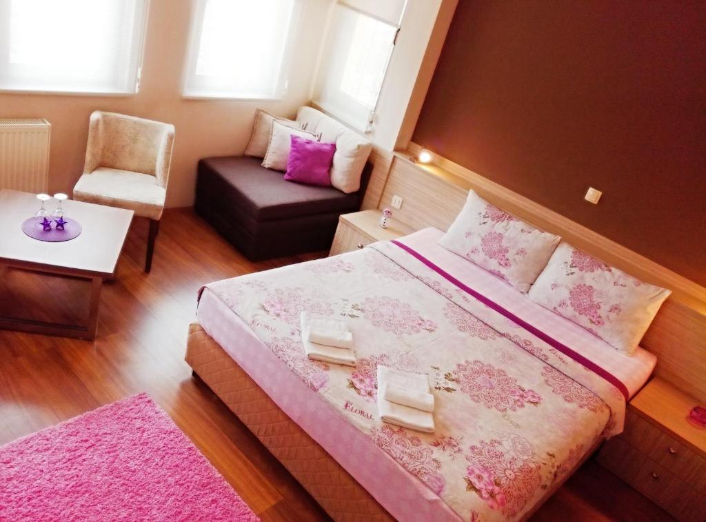Postel nebo postele na pokoji v ubytování Hotel Bulevar