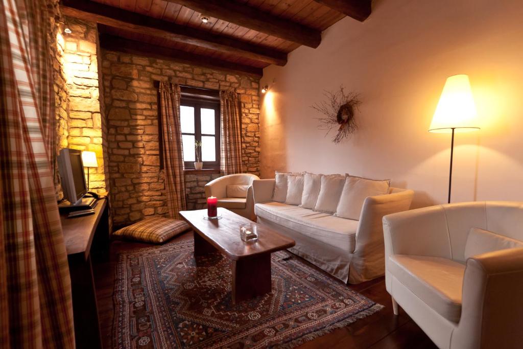 A seating area at Arhontiko Aristis
