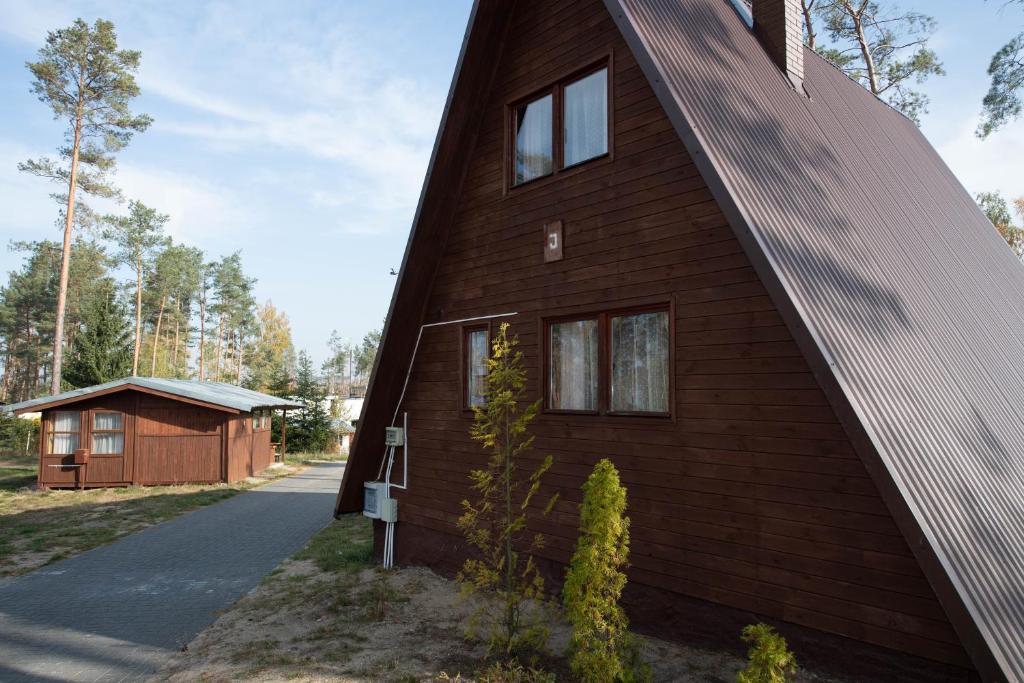 Bygningen som campingplassen ligger i