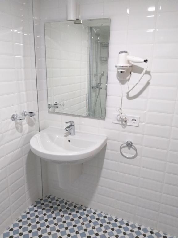 A bathroom at Tempo Life Apartman