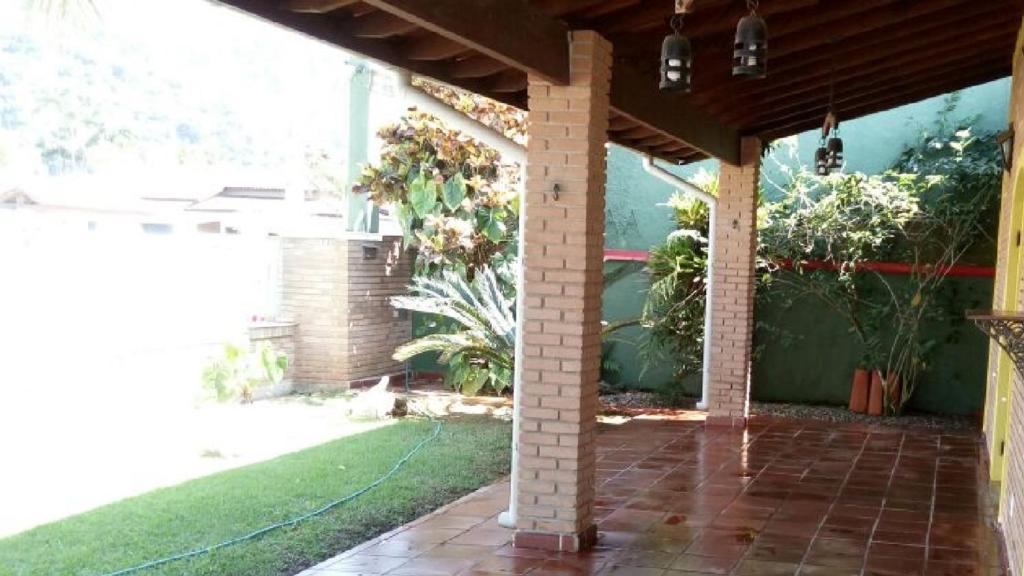  Casa com piscina UBATUBA