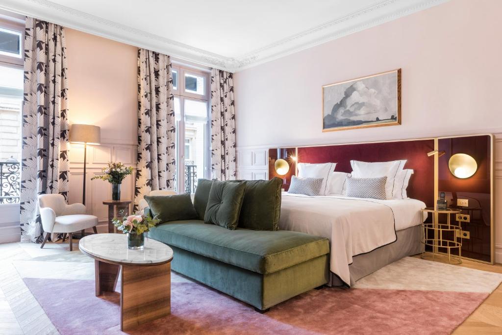 Postel nebo postele na pokoji v ubytování Grand Powers Hotel