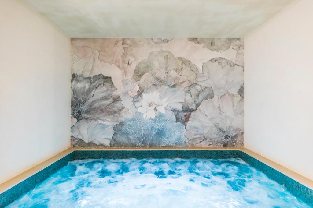 Bazén v ubytování Grand Powers Hotel nebo v jeho okolí