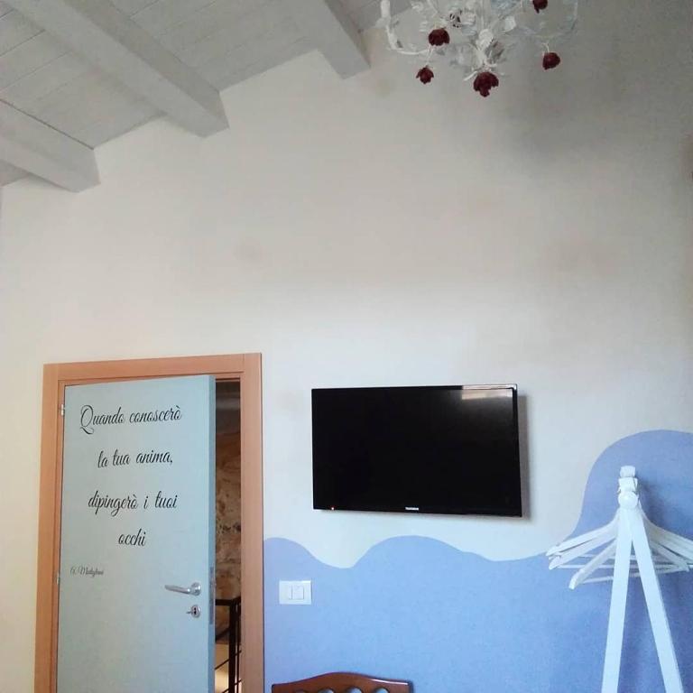 TV a/nebo společenská místnost v ubytování Lucernaio Rooms