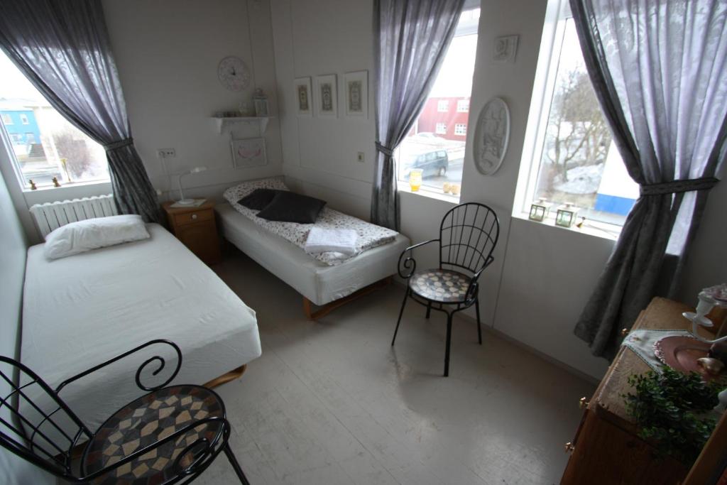 Postel nebo postele na pokoji v ubytování Dalvík Hostel Gimli
