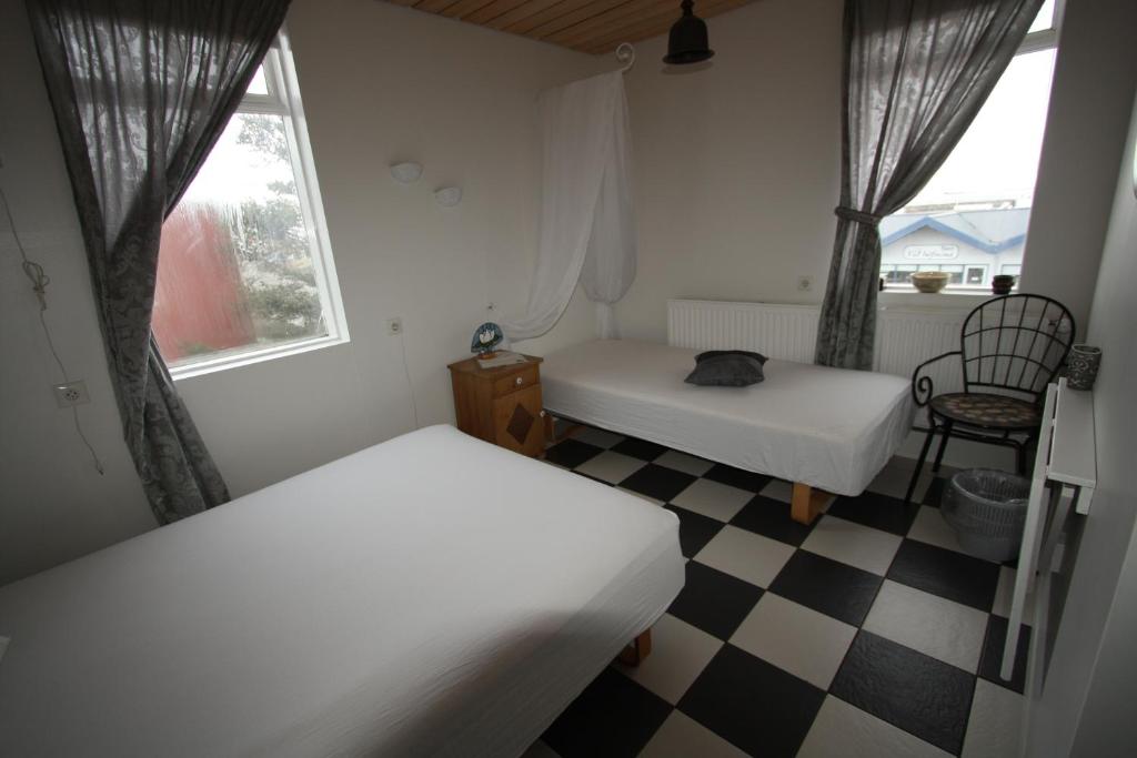 Postel nebo postele na pokoji v ubytování Dalvík Hostel Gimli