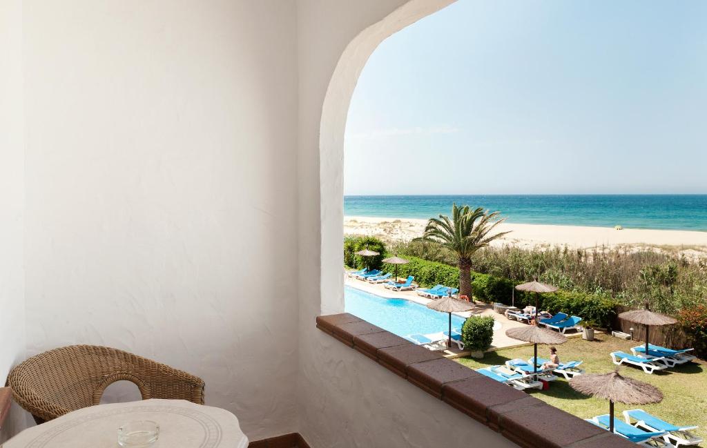 a room with a view of the beach and the ocean at Hotel Antonio in Zahara de los Atunes