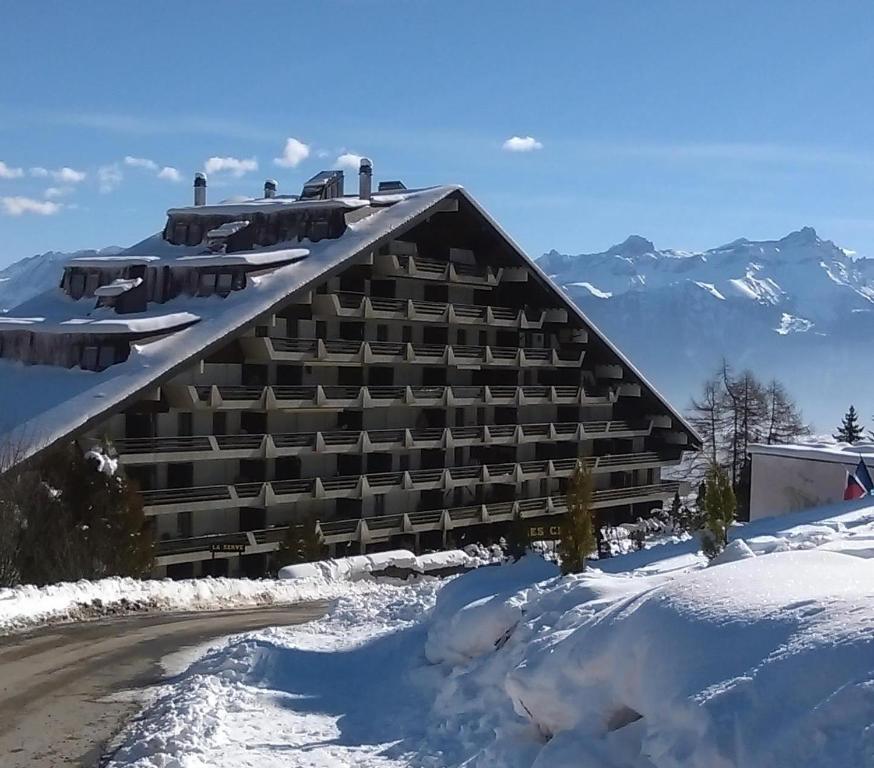 uitzicht op het hotel in de sneeuw bij Appt 6-8 pers Torgon Portes du Soleil in Vionnaz