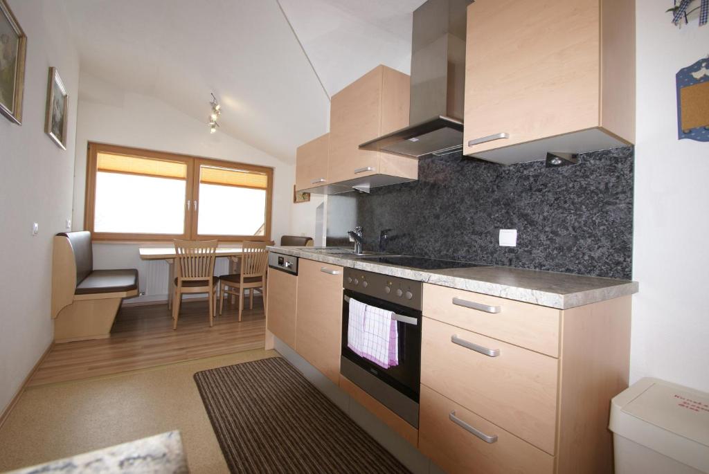 Kuchyň nebo kuchyňský kout v ubytování Ferienwohnung Bergheim